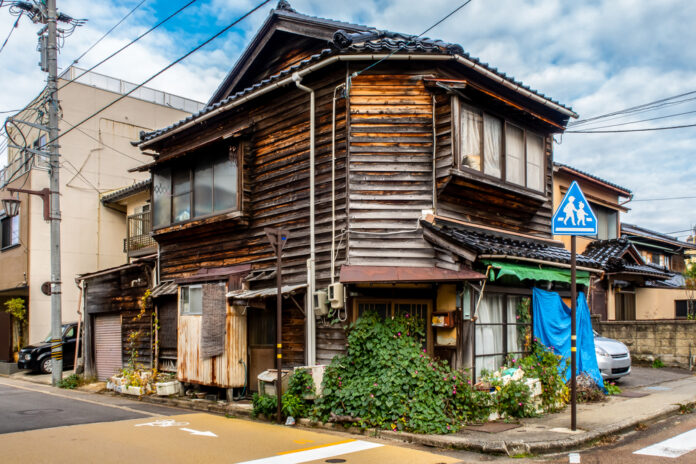 Akiya Ghost home Japan